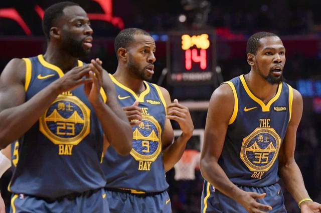 站位贴后排 站位贴后排